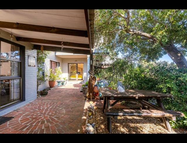 6 BEDROOM HOUSE FOR SALE IN LLANDUDNO